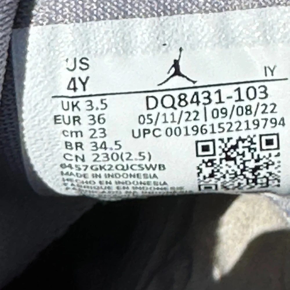 NEW Nike Big Kid Jumpman Two Trey Casual Sneaker - US Youth 4Y